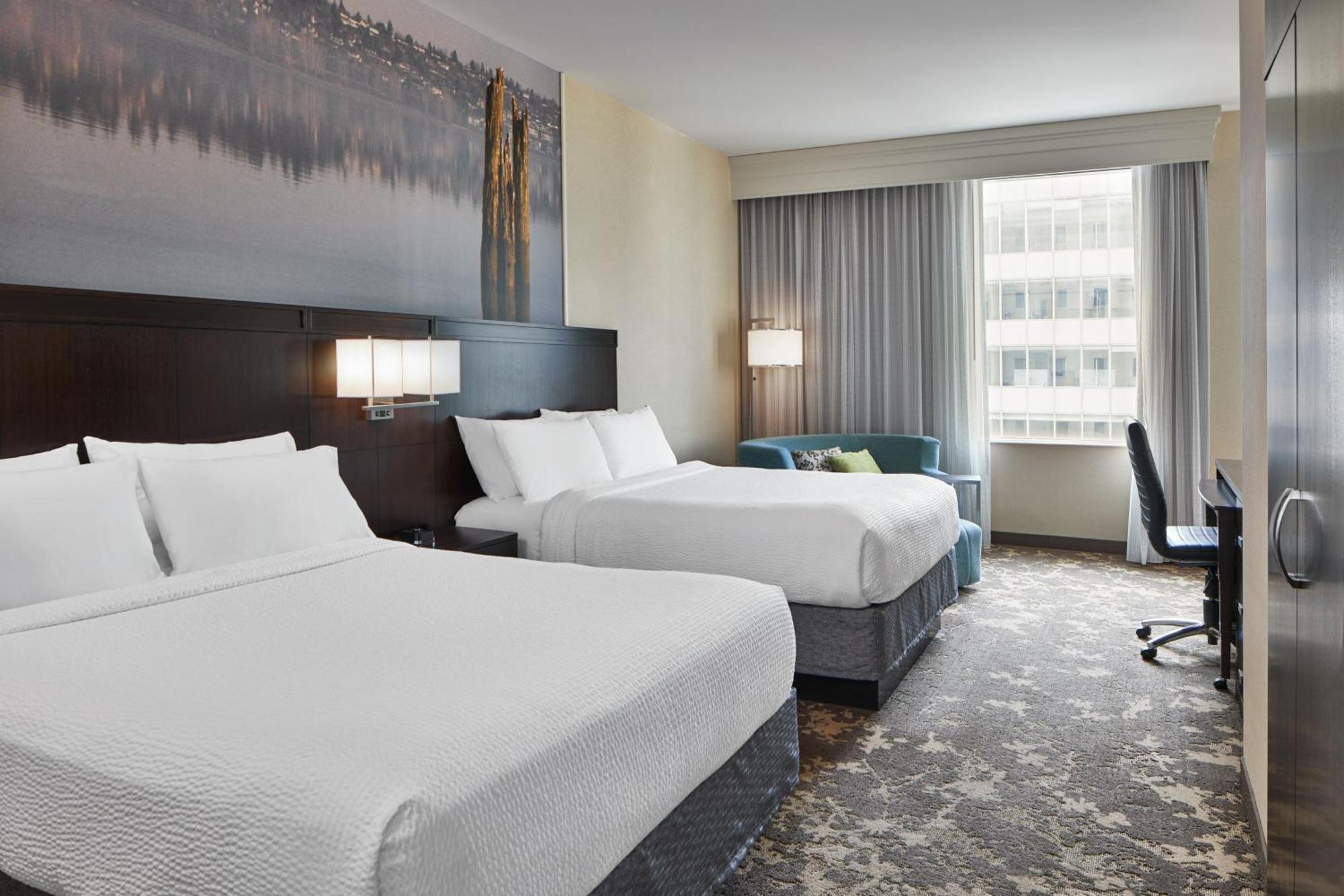 Courtyard By Marriott Center Hotel 4*